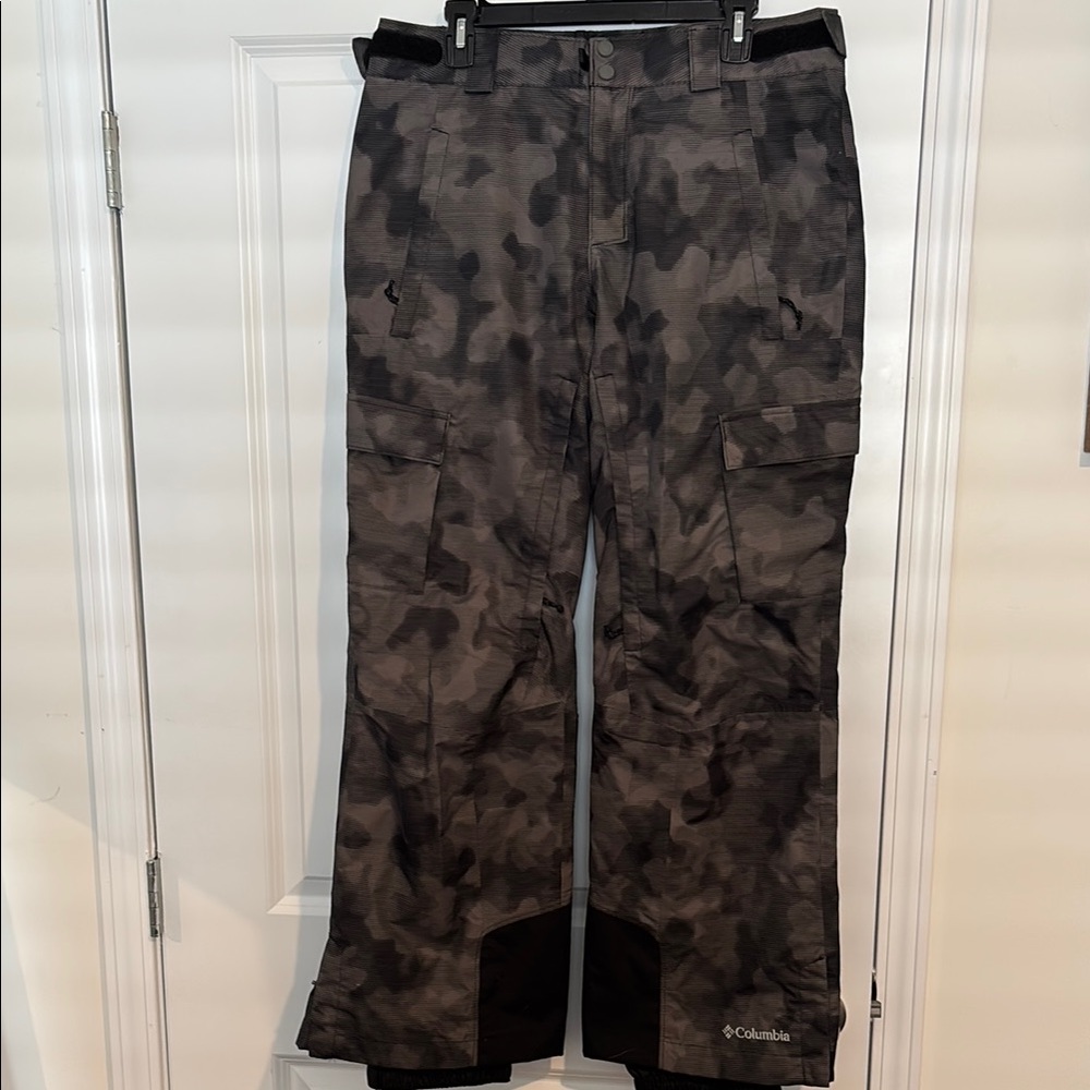 Men’s M Columbia Black and Gray Camo Snow Pants